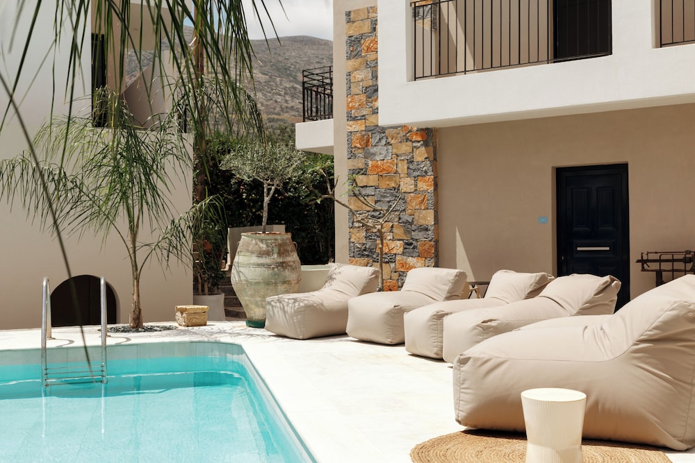 Nami Hotel & Suites — Swimming pool in Stalida