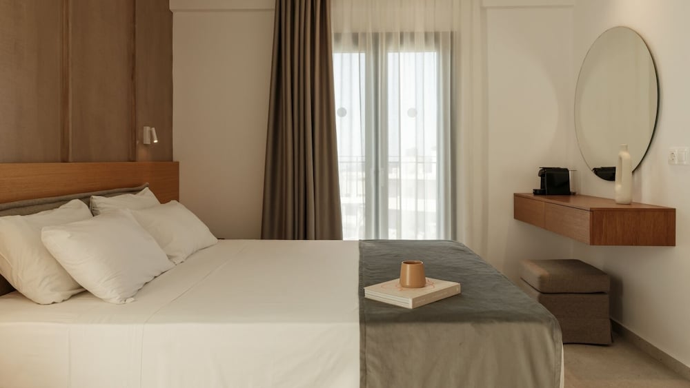 Nami Hotel & Suites — Hotel rooms in Stalida