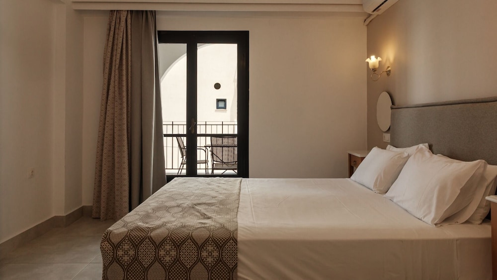 Nami Hotel & Suites — Hotel rooms in Stalida