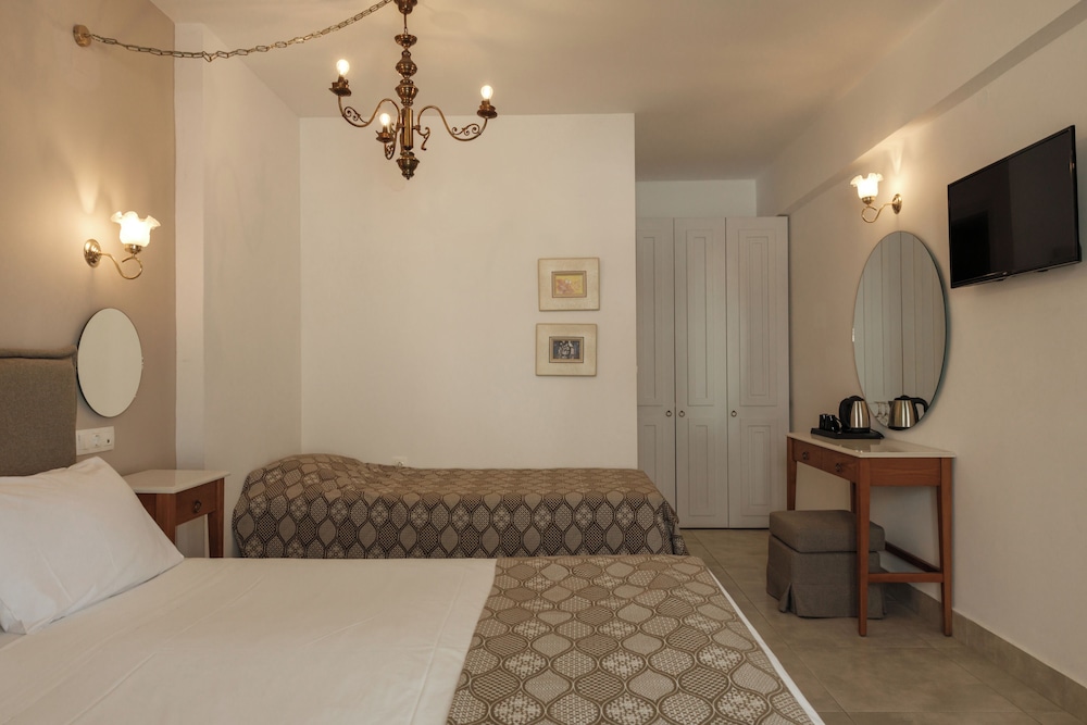 Nami Hotel & Suites — Hotel rooms in Stalida