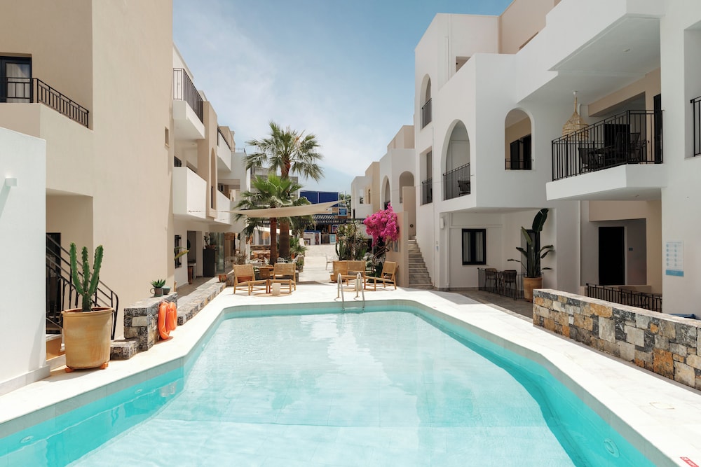Nami Hotel & Suites — Swimming pool in Stalida