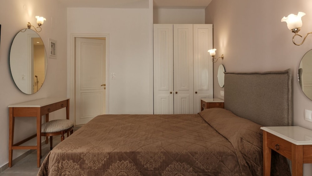 Nami Hotel & Suites — Hotel rooms in Stalida