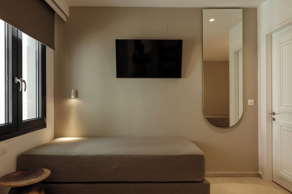 Nami Hotel & Suites — Hotel rooms in Stalida