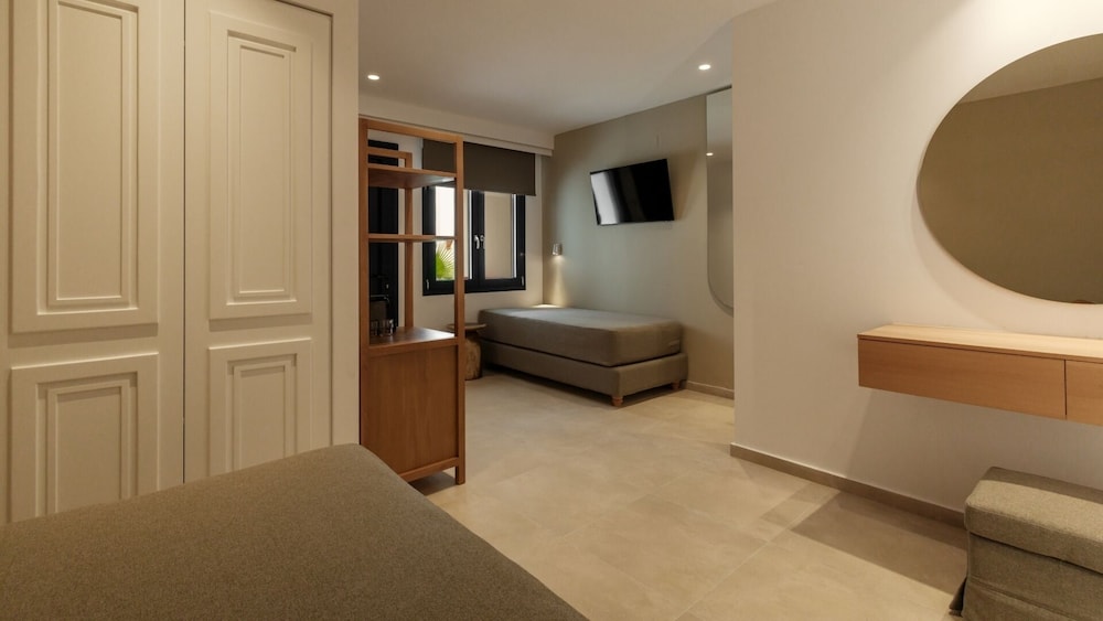 Nami Hotel & Suites — Hotel rooms in Stalida