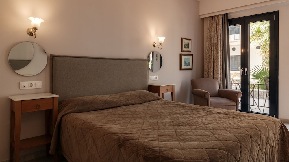 Nami Hotel & Suites — Hotel rooms in Stalida