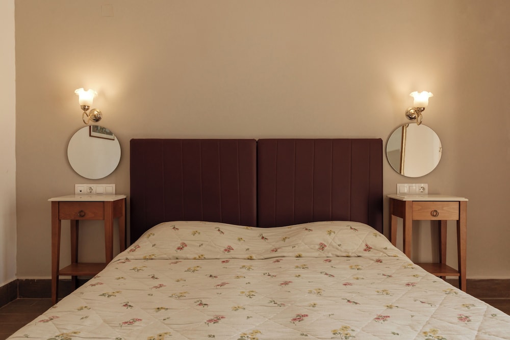 Nami Hotel & Suites — Hotel rooms in Stalida