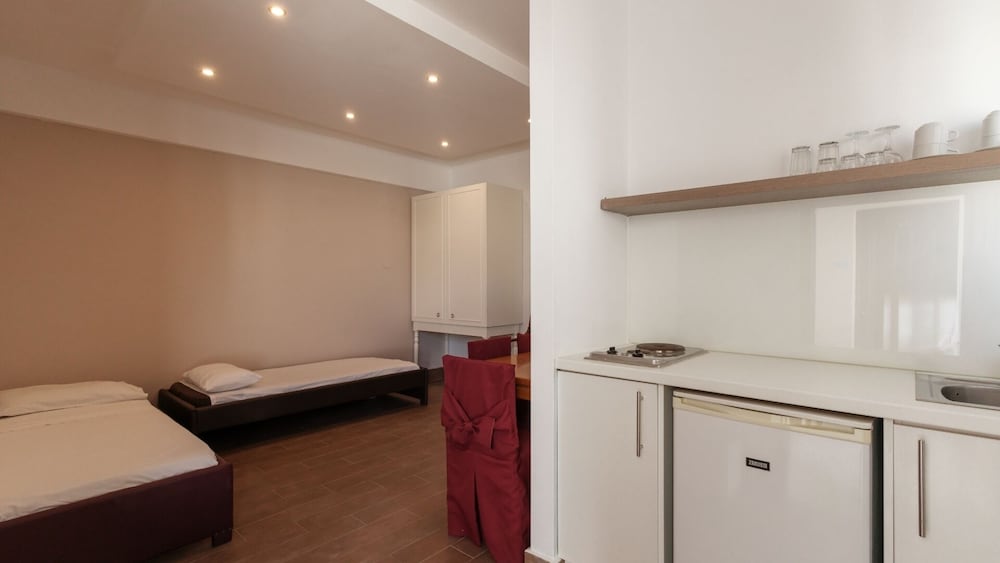 Nami Hotel & Suites — Hotel rooms in Stalida