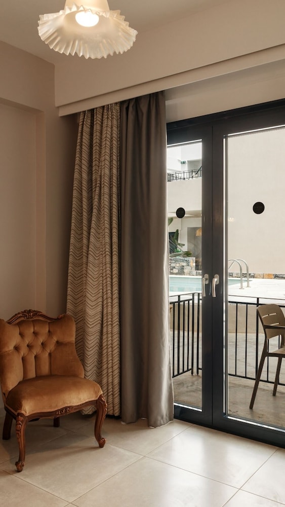 Nami Hotel & Suites — Hotel rooms in Stalida