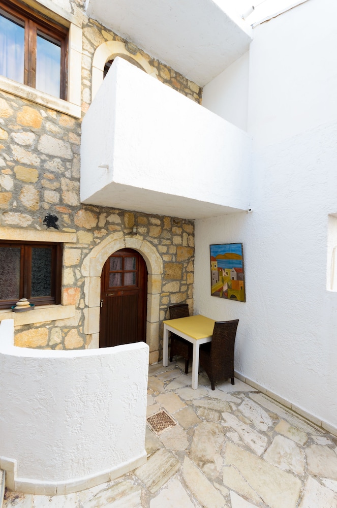 Classic Apartments — Hotel building in Hersonissos