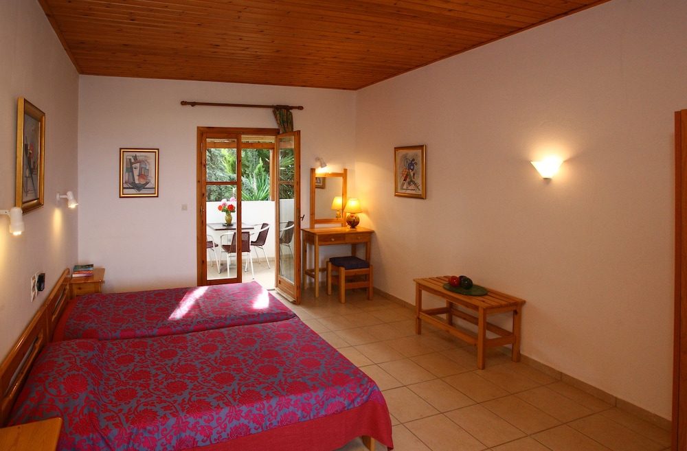 Classic Apartments — Hotel rooms in Hersonissos