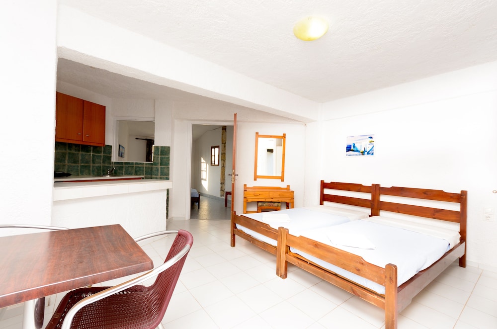 Classic Apartments — Hotel rooms in Hersonissos
