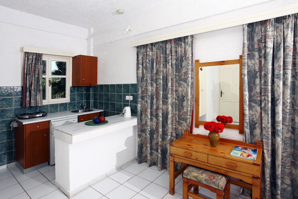 Classic Apartments — Hotel rooms in Hersonissos