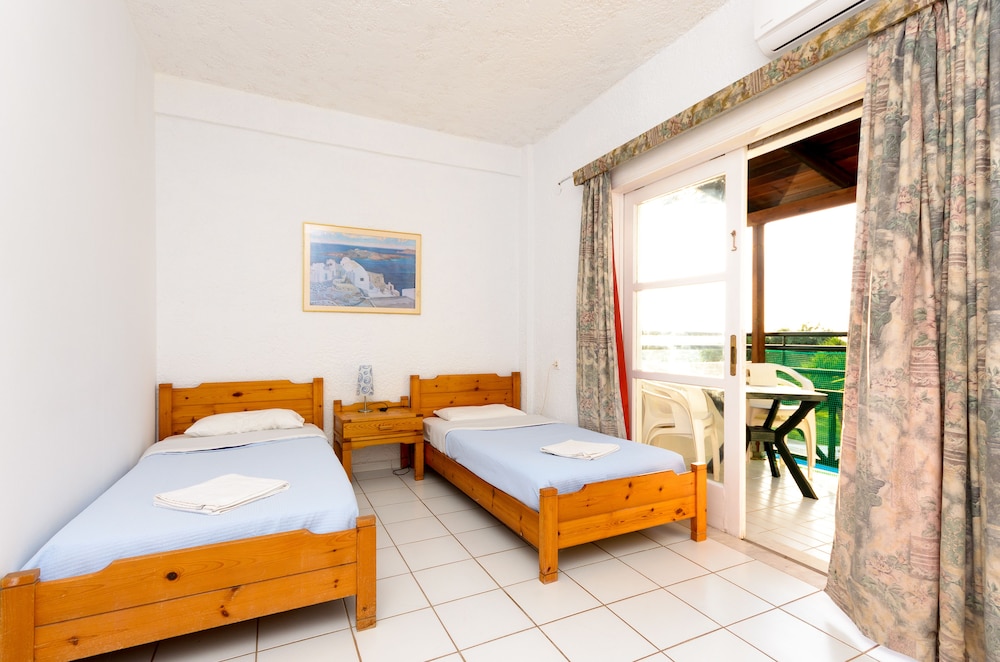 Classic Apartments — Hotel rooms in Hersonissos