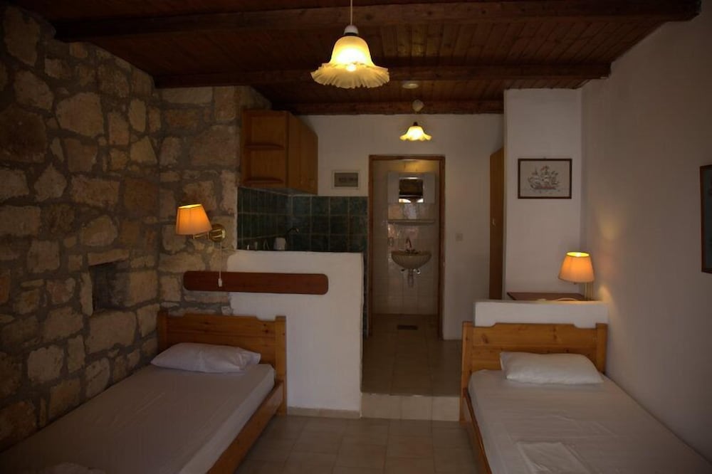 Classic Apartments — Hotel rooms in Hersonissos