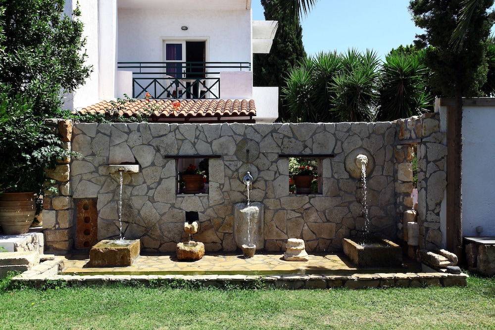 Classic Apartments — Hotel building in Hersonissos