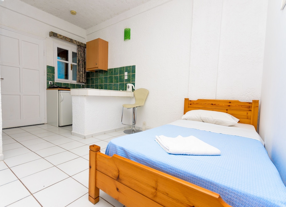 Classic Apartments — Hotel rooms in Hersonissos