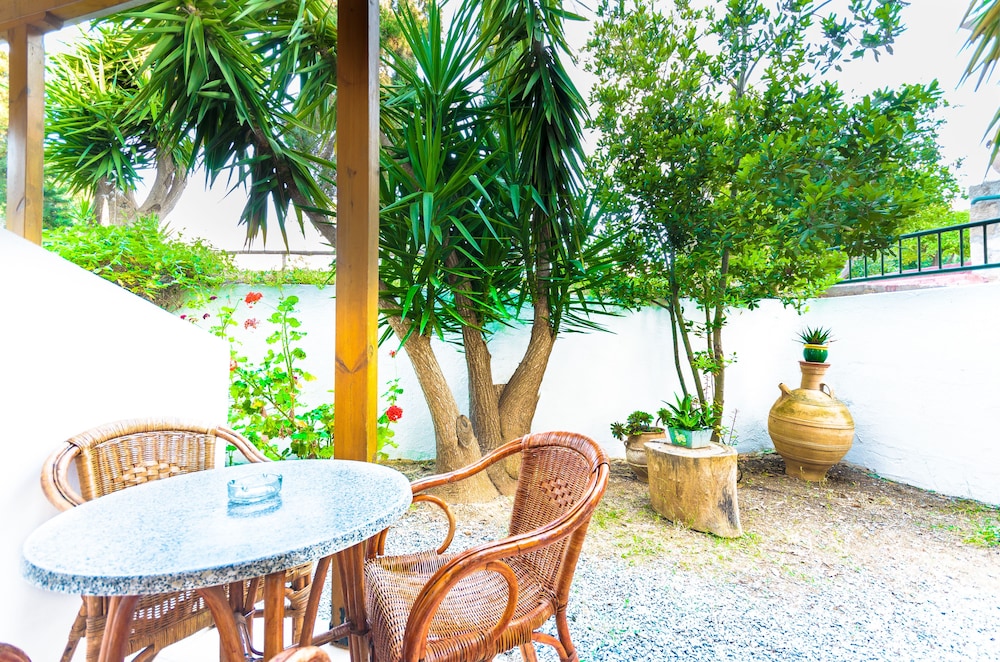 Classic Apartments — Hotel building in Hersonissos