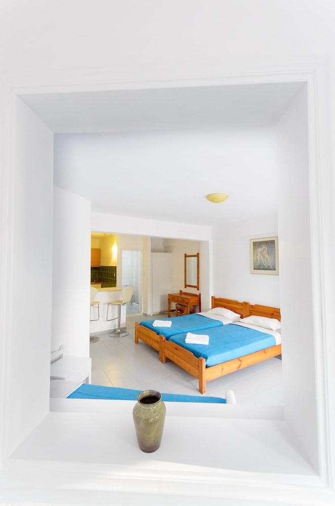 Classic Apartments — Hotel rooms in Hersonissos