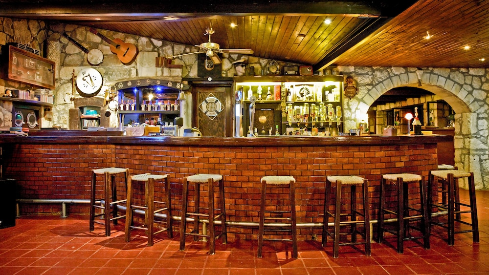 Classic Apartments — Restaurant & bars in Hersonissos