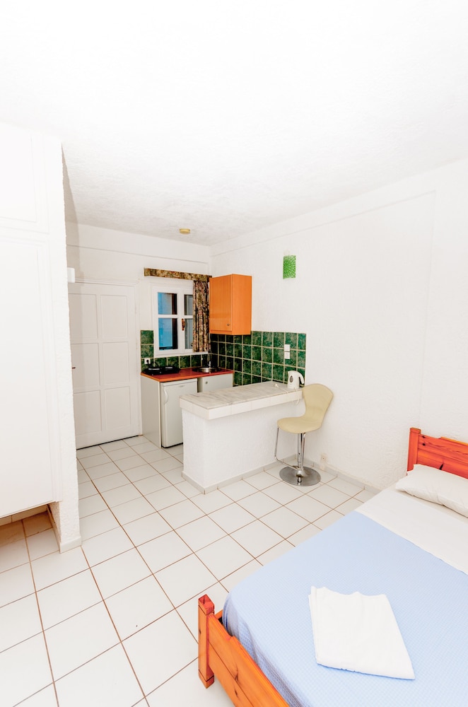 Classic Apartments — Hotel rooms in Hersonissos