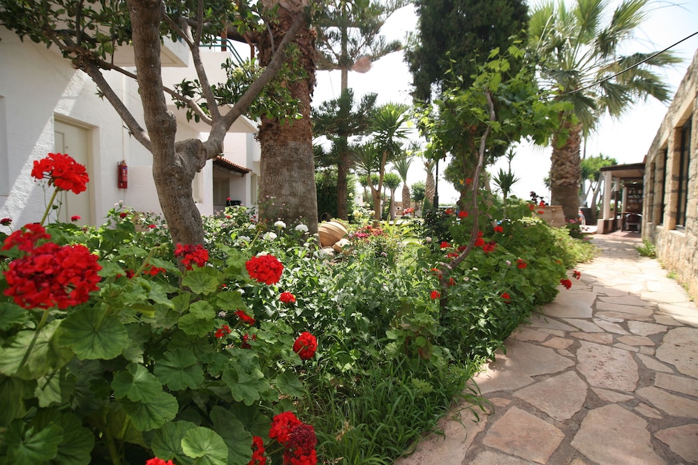 Classic Apartments — Hotel building in Hersonissos