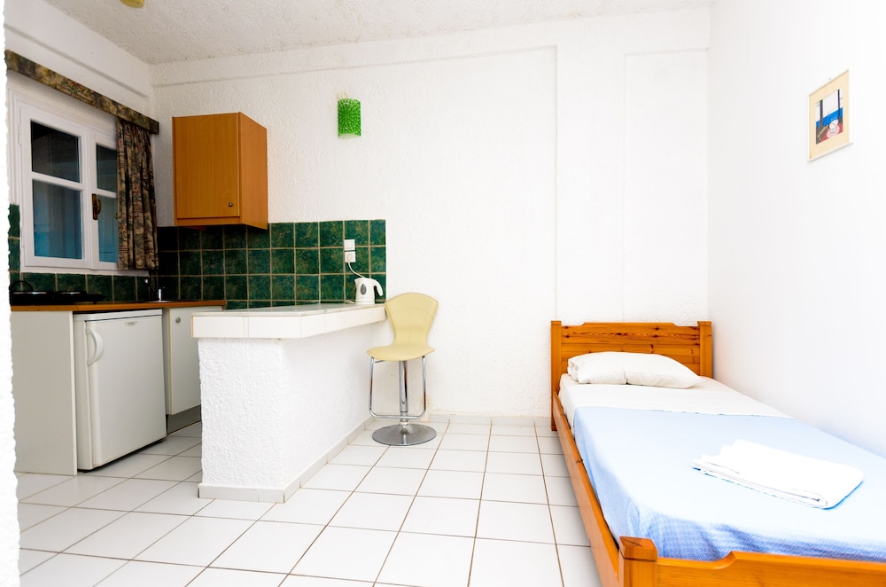 Classic Apartments — Hotel rooms in Hersonissos