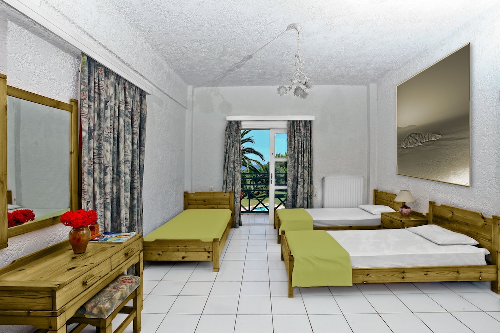 Classic Apartments — Hotel rooms in Hersonissos