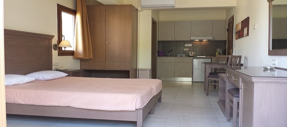 Maria Lambis Apartments — Hotel rooms in Stalida