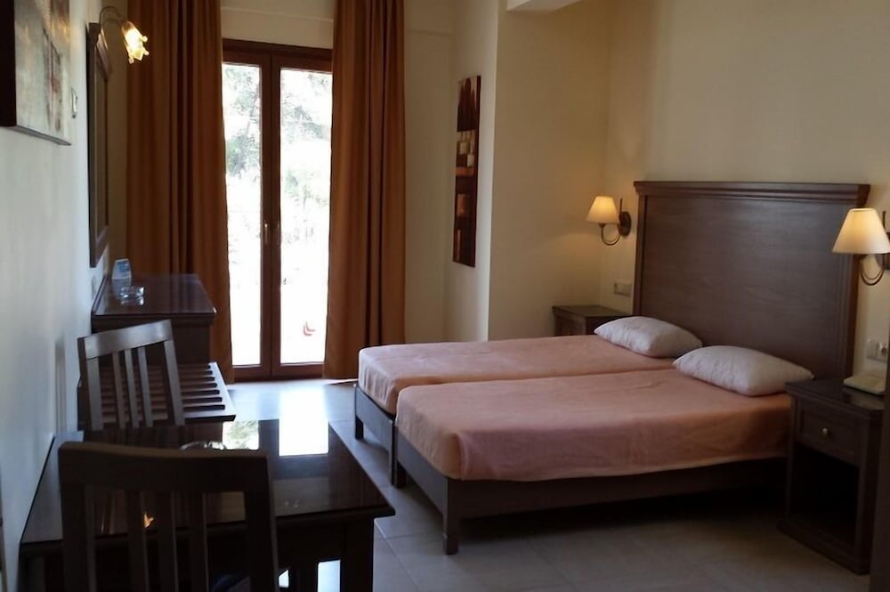 Maria Lambis Apartments — Hotel rooms in Stalida