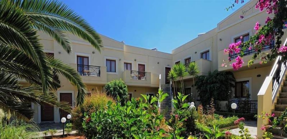 Maria Lambis Apartments — Hotel building in Stalida