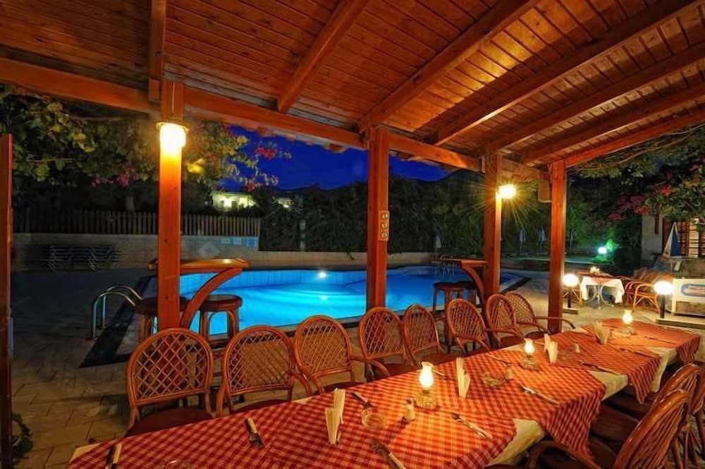 Maria Lambis Apartments — Restaurant & bars in Stalida