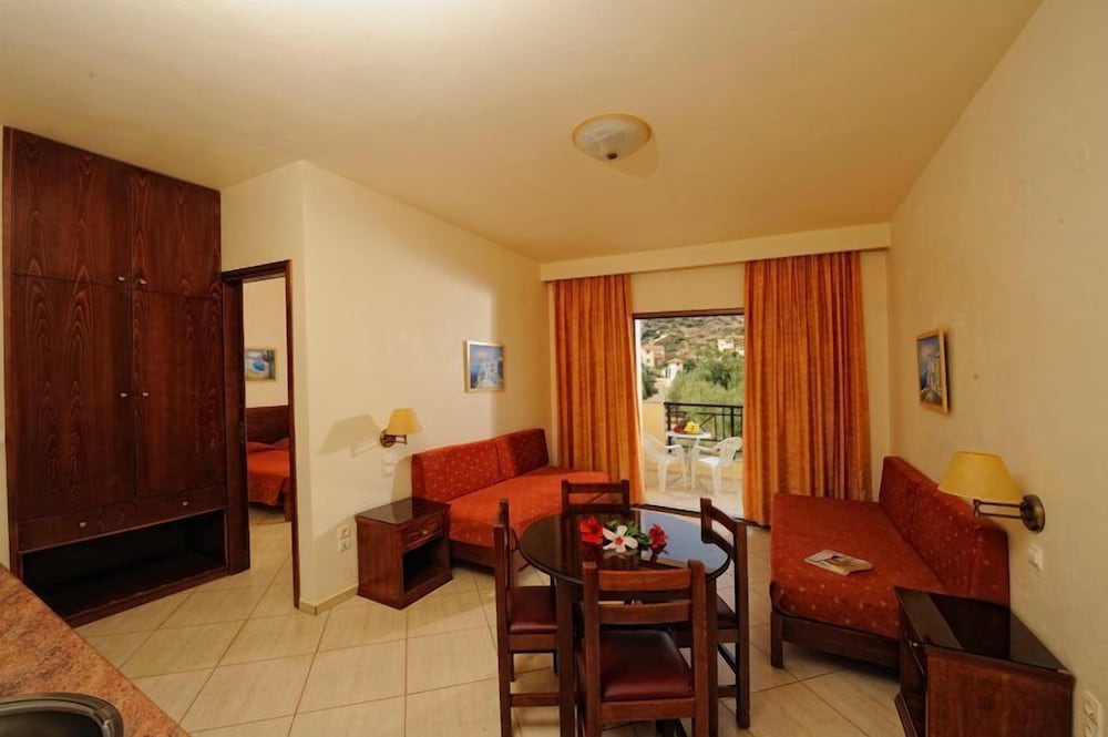 Maria Lambis Apartments — Hotel rooms in Stalida