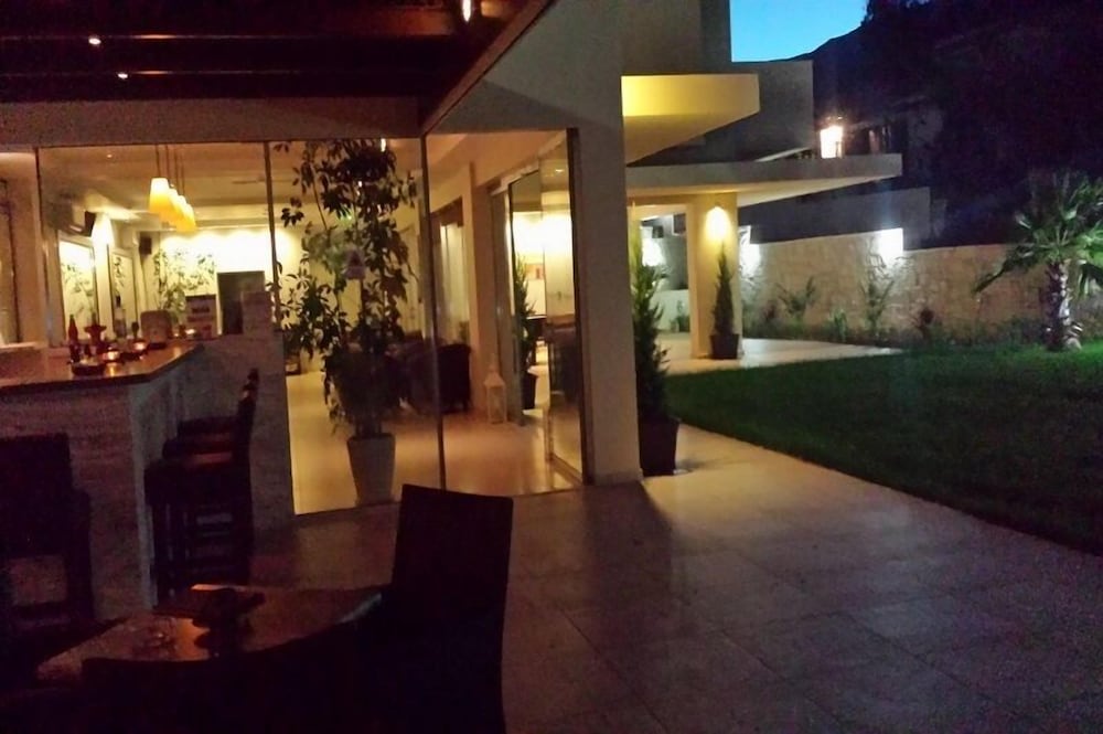 Maria Lambis Apartments — Hotel building in Stalida