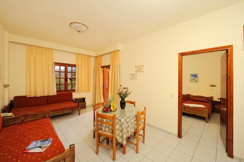 Maria Lambis Apartments — Hotel rooms in Stalida