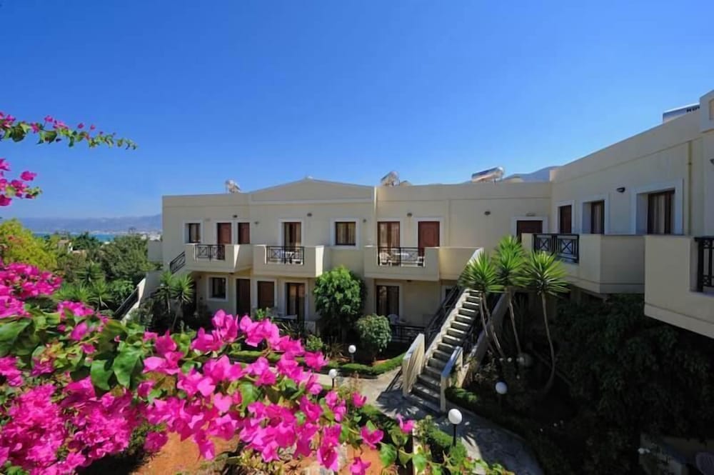Maria Lambis Apartments — Hotel building in Stalida