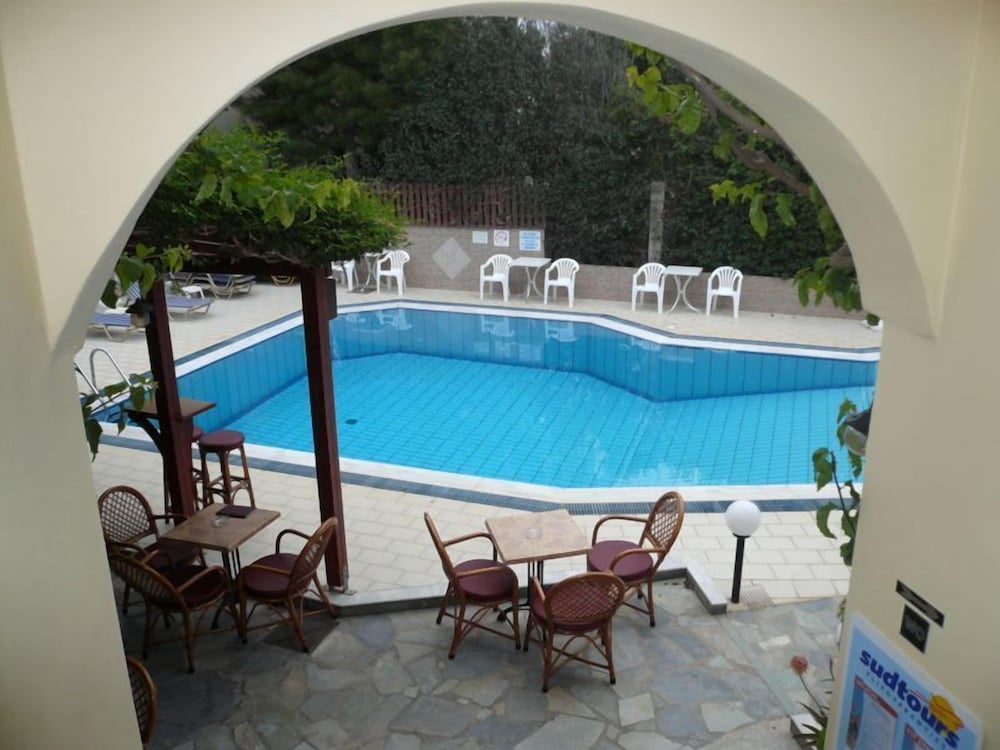 Maria Lambis Apartments — Swimming pool in Stalida