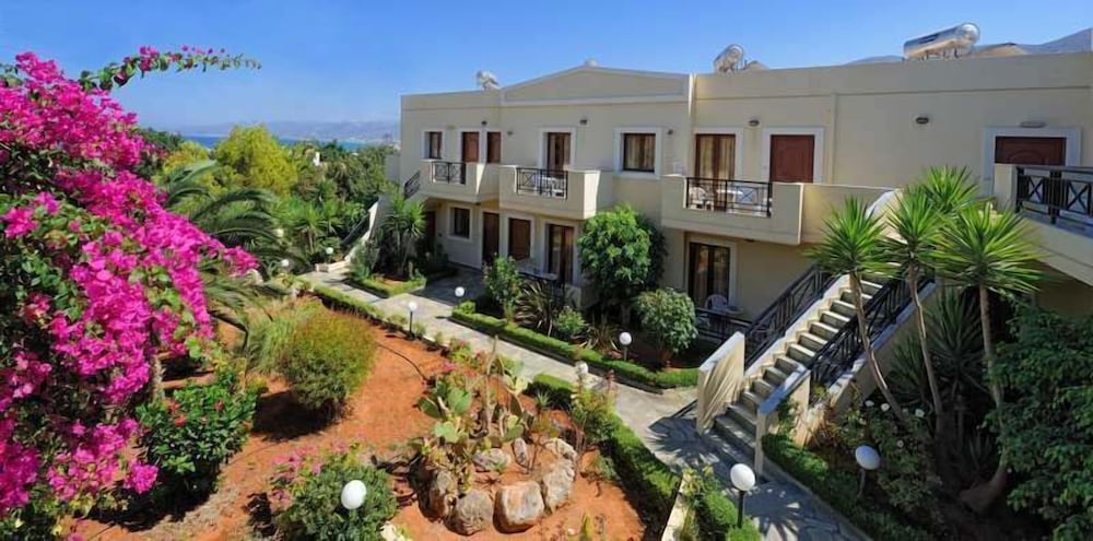 Maria Lambis Apartments — Hotel building in Stalida