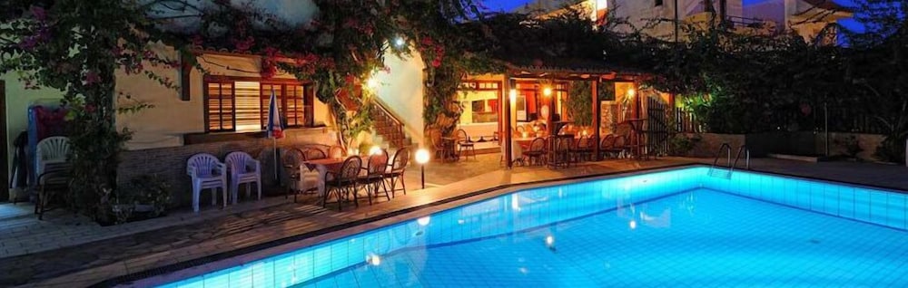 Maria Lambis Apartments — Swimming pool in Stalida