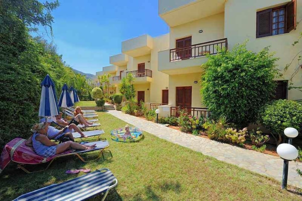 Maria Lambis Apartments — Hotel building in Stalida