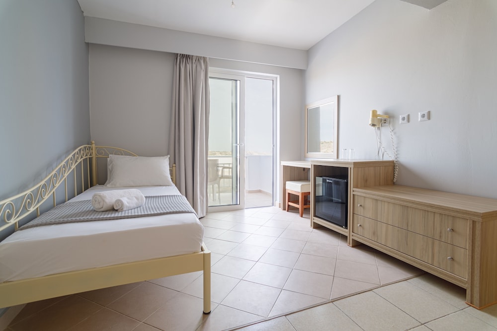 Hermes Hotel — Hotel rooms in Kefalos, South Aegean