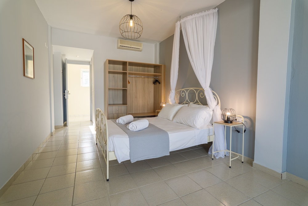 Hermes Hotel — Hotel rooms in Kefalos, South Aegean