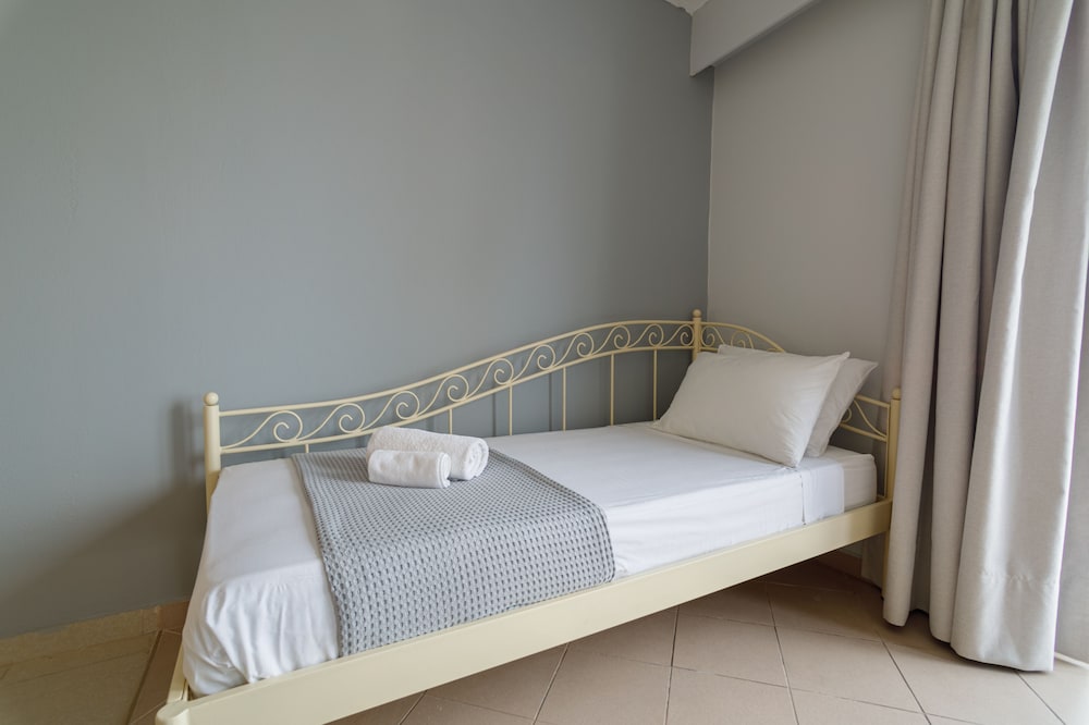 Hermes Hotel — Hotel rooms in Kefalos, South Aegean