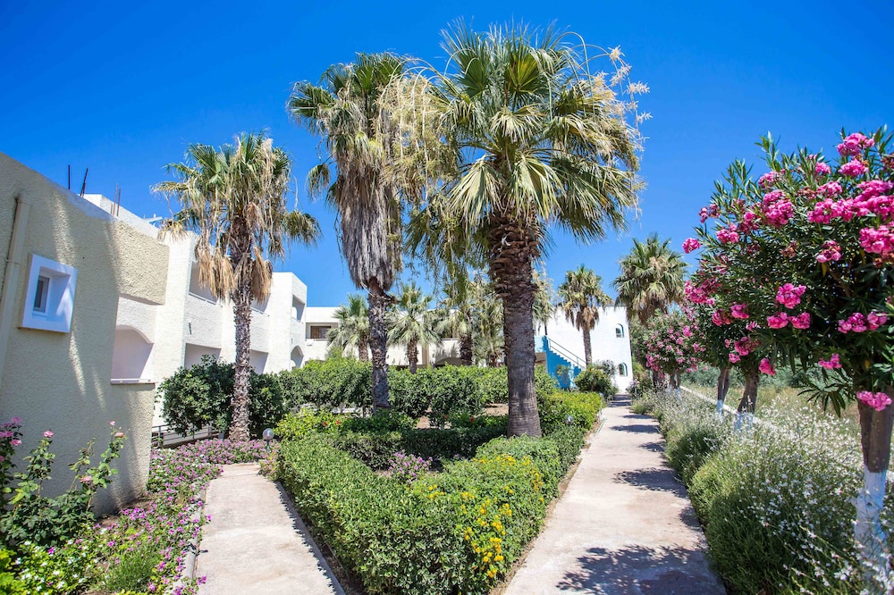 Hotel Muses — Hotel building in Faliraki, South Aegean