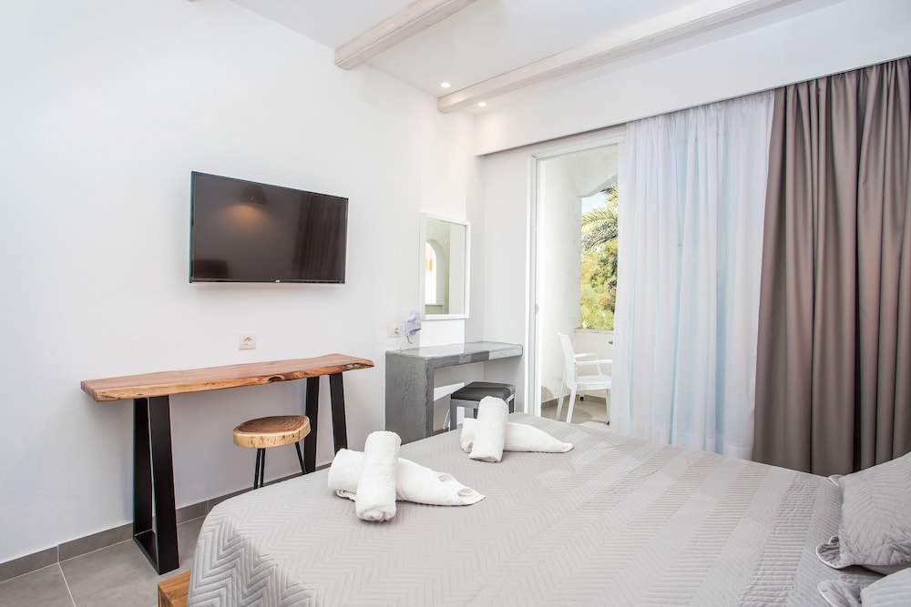 Hotel Muses — Hotel rooms in Faliraki, South Aegean