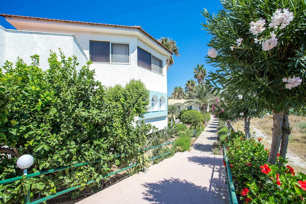 Hotel Muses — Hotel building in Faliraki, South Aegean