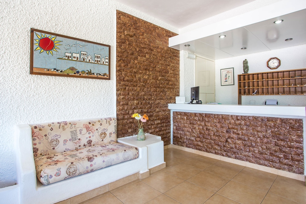Hotel Muses — Hotel building in Faliraki, South Aegean