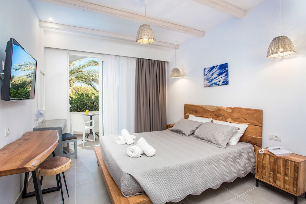 Hotel Muses — Hotel rooms in Faliraki, South Aegean