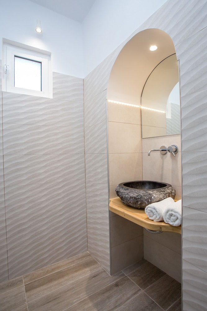 Hotel Muses — Hotel rooms in Faliraki, South Aegean