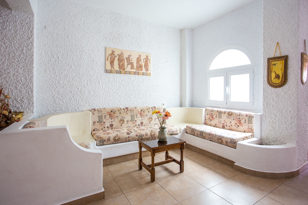 Hotel Muses — Hotel rooms in Faliraki, South Aegean