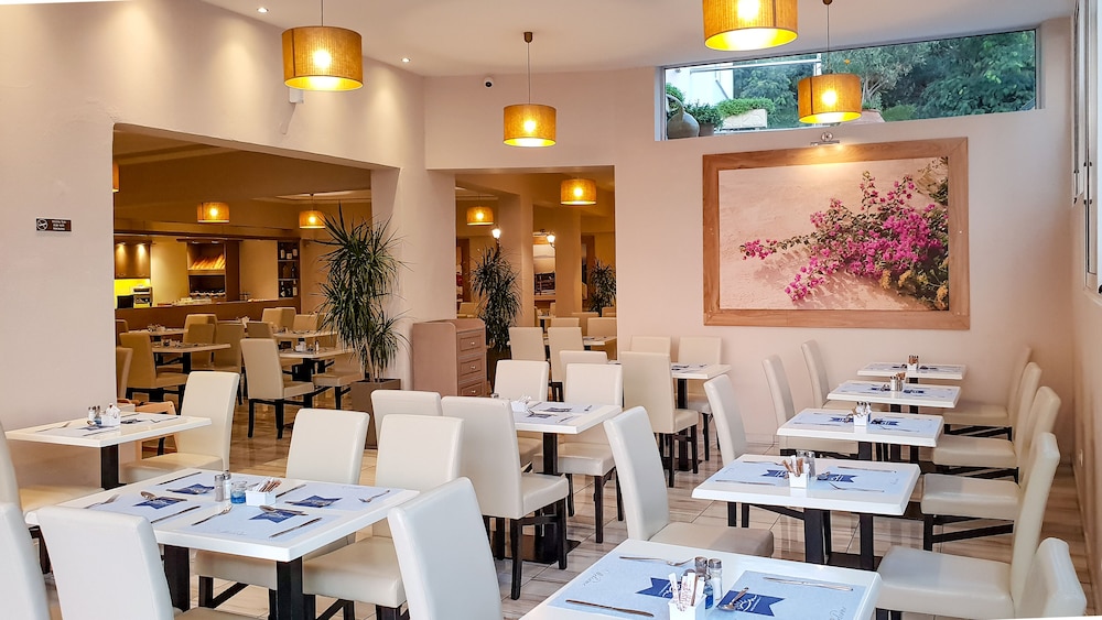 Hotel Yannis Corfu — Restaurant & bars in Ypsos, Ionian Islands